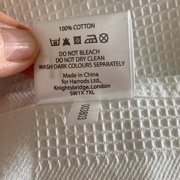 Harrods Tea Towel, Gold Embroidered, 100% Cotton, Rectangular, White - Picture 4 of 4